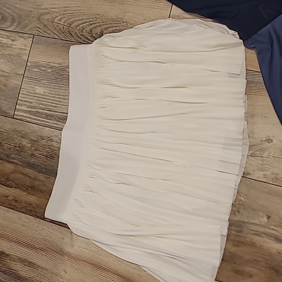 Lovely Reebok Tennis Dress With Free Skort - Picture 4 of 6